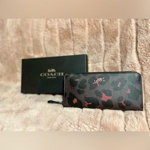 Brand New Coach slip wallet. Never used still with tag and original box.